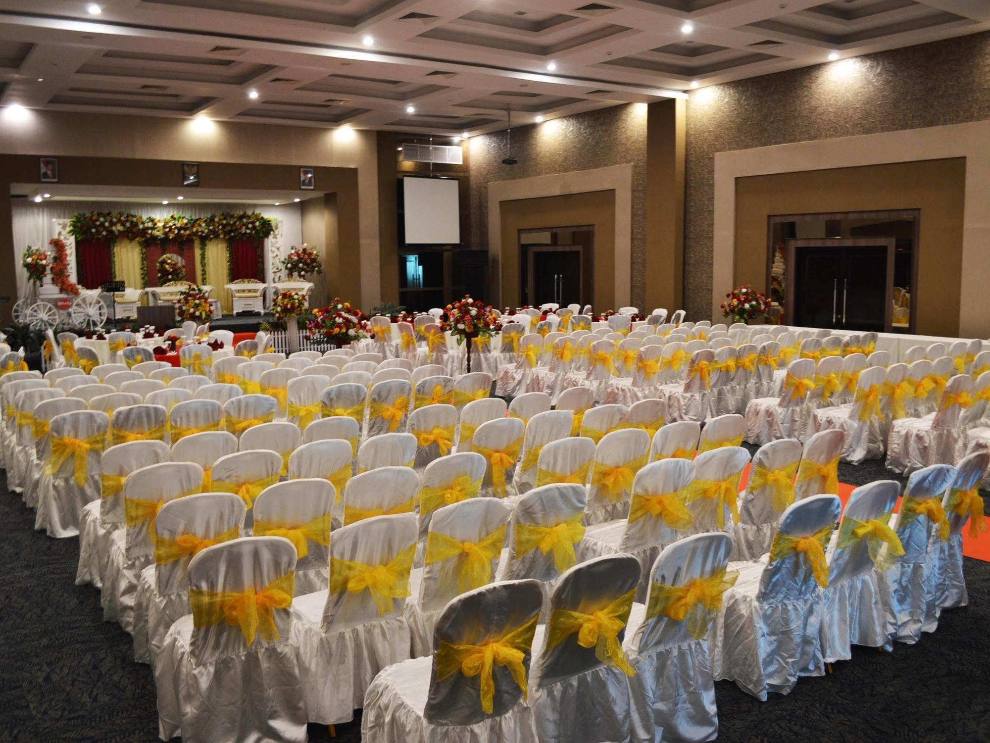 Horison Hotel Pematang Siantar Ngoại thất bức ảnh